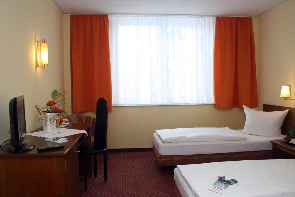 Quick Hotel Dresden West Kesselsdorf Bagian luar foto